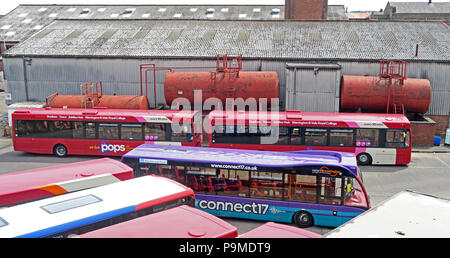 Warringtons proprio autobus, deposito principale, Wilderspool Causeway, Cheshire, North West England, Regno Unito Foto Stock