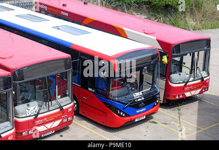 Warringtons proprio autobus, deposito principale, Wilderspool Causeway, Cheshire, North West England, Regno Unito Foto Stock