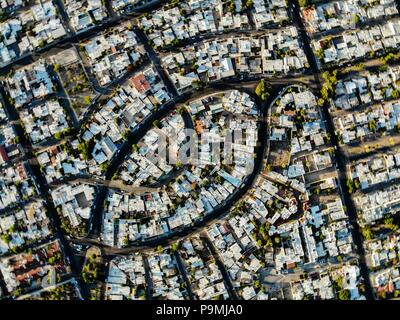 Vista aérea del ojo arquitectónico, Casas y calles de la colonia Modelo de Hermosillo foto: (NortePhoto / LuisGutierrez) ... Parole chiave: dji, aérea, djimavic, mavicair, foto aerea, la fotografia aerea, Paisaje urbano, fotografia aérea, foto aérea, urbanístico urbano, urban, plano, arquitectura, arquitectura, diseño, diseño arquitectónico, arquitectónico, urbe, ciudad, capitale, luz de dia, dia urbe, ciudad, Hermosillo, paesaggio urbano, paesaggio urbano Foto Stock