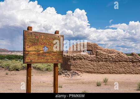 Santa Rosa de Lima adobe rovine della chiesa in Abiquiu, Nuovo Messico, Stati Uniti d'America. Foto Stock