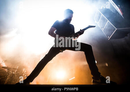 Norvegia, Oslo - Giugno 19, 2018. La Australian metalcore band Parkway Drive esegue un concerto dal vivo il Rockefeller di Oslo. Qui il chitarrista Jeff Ling è visto dal vivo sul palco. (Photo credit: Gonzales foto - Terje Dokken). Foto Stock