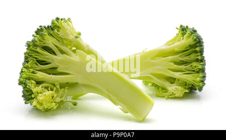 Broccoli freschi isolati su sfondo bianco due metà a fette Foto Stock
