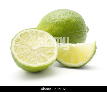 Set di lime (una intera, mezza fetta) isolati su sfondo bianco Foto Stock