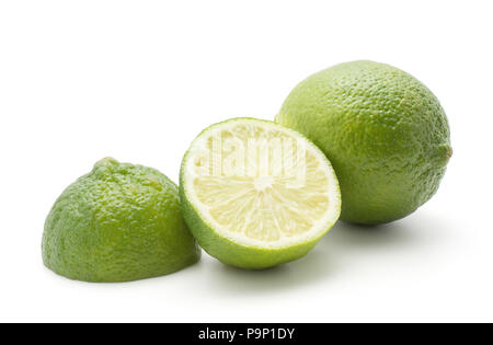 Un lime due metà isolato su sfondo bianco Foto Stock