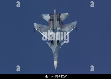 Il Sukhoi Su-30SM jet da combattimento della Marina russa esplica la sua dimostrazione di volo al MAKS airshow-2015 vicino Zhukovsky, Regione di Mosca, Russia. Foto Stock