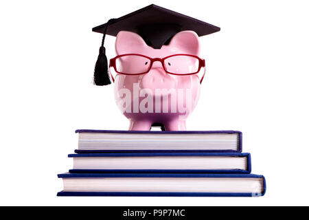 Studente college graduate Salvadanaio isolati su sfondo bianco, vista frontale Foto Stock
