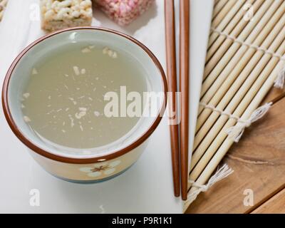 Il coreano tradizionale bevanda sikhye, dolce la bevanda di riso Foto Stock