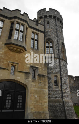 Porzione del nord Terrazza riparata dopo il fuoco al castello di Windsor, Windsor, Regno Unito. Foto Stock