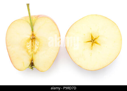 Confronto tra due metà di apple (Evelina varietà) vista dall'alto isolato su sfondo bianco Foto Stock