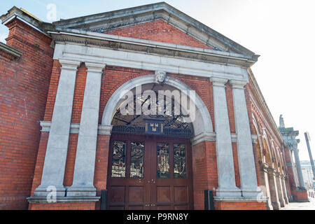 Dublino, Lug 1: vista esterna del consiglio municipale di Dublino Commercio all'ingrosso di frutta e verdura del mercato dei fiori il Lug 1, 2018 a Dublino, Irlanda Foto Stock