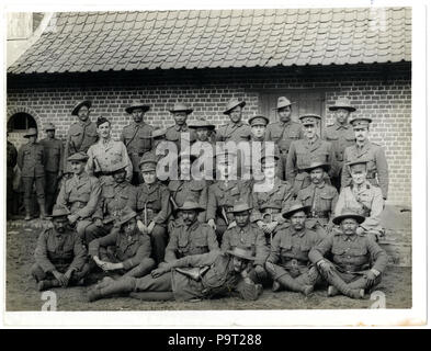 248 Inglese e Indiano 9 ufficiali Gurkhas presso la loro sede centrale (foto 24-59) Foto Stock