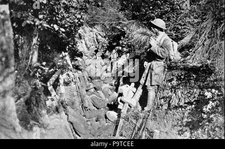 335 Collier's 1921 Guerra Mondiale - soldati americani resto in trincea di Argonne Forest Foto Stock