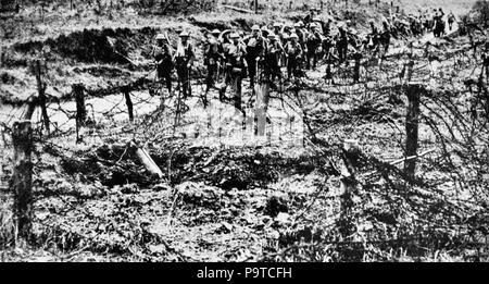 335 Collier's 1921 Guerra Mondiale - i soldati e di filo spinato a linea Hindenburg Foto Stock