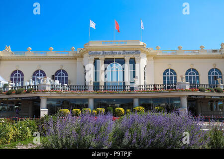 Casinò Barrière de Deauville Fr: Deauville Le Normandia il Casinò Splendido edificio al mare. Foto Stock