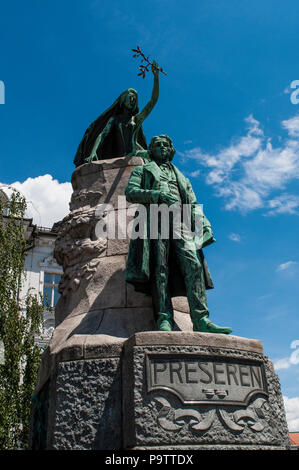 Lubiana, Piazza Prešeren: Monumento Prešeren, fine storicistico statua in bronzo della nazionale slovena poeta France Prešeren (1800-1849) da Ivan Zajec Foto Stock