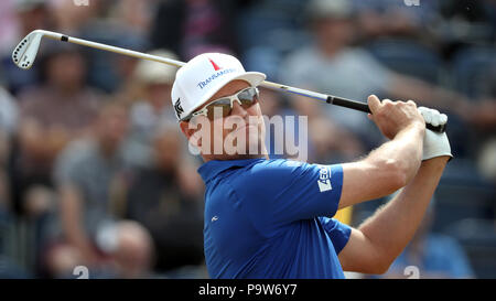 Stati Uniti d'America's Zach Johnson tee off il 3° durante il primo giorno del Campionato Open 2018 a Carnoustie Golf Links, Angus. Stampa foto di associazione. Picture Data: giovedì 19 luglio, 2018. Vedere PA storia Golf Open. Foto di credito dovrebbe leggere: Jane Barlow/filo PA. Restrizioni: solo uso editoriale. Uso non commerciale. Immagine ancora utilizzare solo. Il campionato aperto logo e chiaro collegamento al sito web aperto (TheOpen.com) per essere inclusi nel sito web publishing. Foto Stock