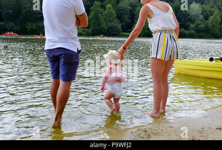 Center Parcs Longleat Forest Wiltshire - Family fun on holiday by the lake Foto Stock