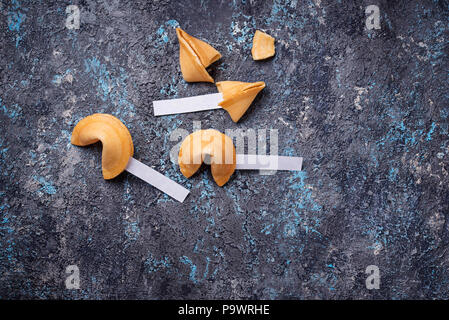 Cinese tradizionale fortune cookie con predizione Foto Stock