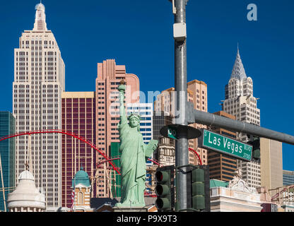 Las Vegas Strip, il New York New York Hotel and Casino in Las Vegas Boulevard, Nevada, STATI UNITI D'AMERICA Foto Stock