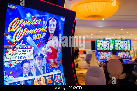 Las Vegas macchine per gioco d'azzardo, nel casino di Hotel Tropicana, Las Vegas, Nevada, STATI UNITI D'AMERICA Foto Stock