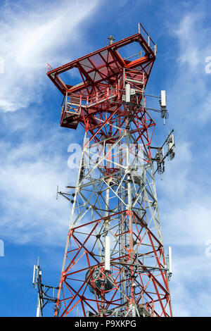 Comunicazione telefonica mobile segnale internet torre cellulare Foto Stock