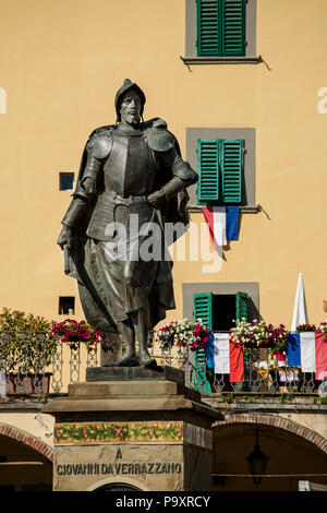 Greve in Chianti, Toscana, Italia. Giugno 2018 la statua di Giovanni da Verrazzano. In piazza vi è anche un monumento al navigatore Giovanni da Verrazzano, chi era Foto Stock