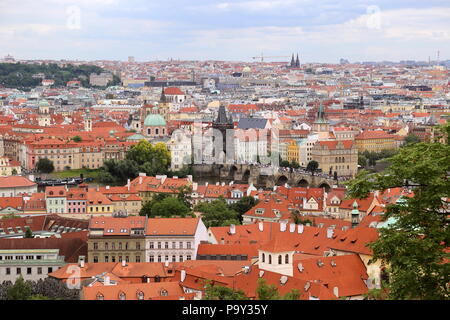 Vista dal castello di Praga, Praga Cechia (Repubblica Ceca), Europa Foto Stock