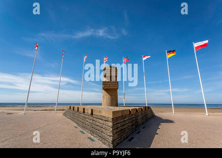 Memorial Sculpture agli eroi caduti del 6 giugno 1944 a Juno Beach Normandia Francia Foto Stock