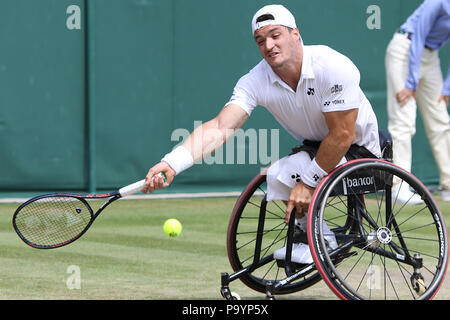 Gustavo Fernandez di Argentina (nella foto) competere nel tennis maschile singles v Shingo Kunieda del Giappone in sedia a rotelle la concorrenza a Wimbledon 2018. Gustavo Fernandez ha vinto 6-4 3-6 7-5. Foto Stock