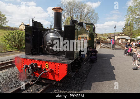 La Valle di Rheidol Railway (Rheilffordd Cwm Rheidol), Aberystwyth, Galles. Locomotiva n. 8 - Llywelwyn, costruita nel 1923 a Swindon Foto Stock