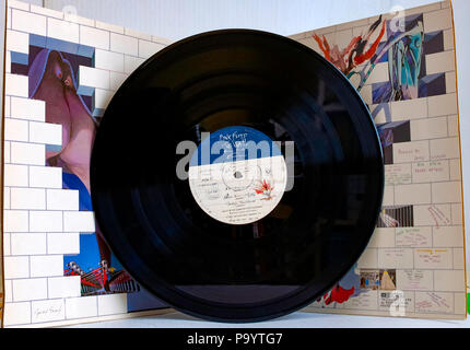 Modugno, Italia - 25 Aprile 2013: la parete doppio album di Pink Floyd da La mia collezione privata di LP in vinile Foto Stock