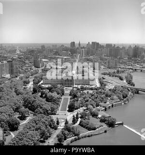 Anni Settanta SKYLINE ART Museum e il municipio di Philadelphia PA USA - p8036 HAR001 HARS in vecchio stile Foto Stock