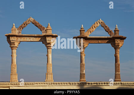 Arco architettonico dettagli, Udaipur, Rajasthan, India Foto Stock