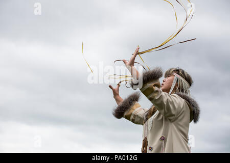 Koriak donna in costume tradizionale danza. La Kamchatka Foto Stock