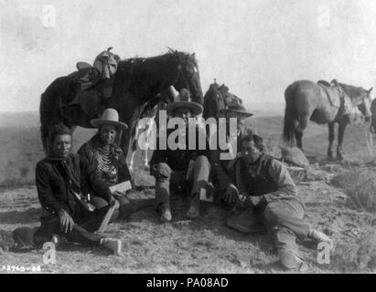 607 Edward Curtis con Crow indiani 1908 Foto Stock