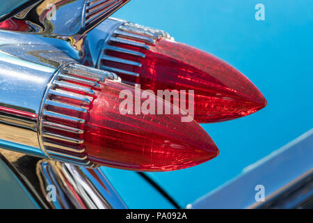 Classic 1950s Cadillac berlina coupé deville bullet luci di coda Foto Stock