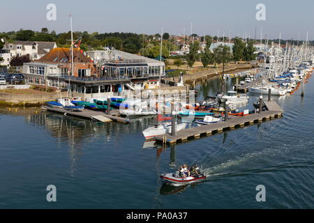 Yacht e Barche nel porto di Lymington Lymington Hampshire Foto Stock