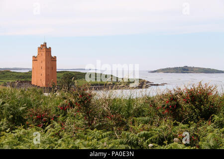 Il castello di Kilcoe a Roaringwater Bay in West Cork Foto Stock
