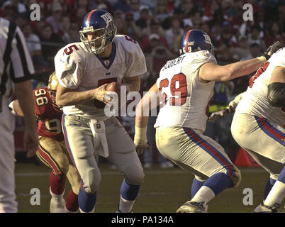 San Francisco, California, Stati Uniti d'America. Gen 5, 2003. New York Giants quarterback Terry Collins (5), domenica 5 gennaio 2003, a San Francisco, California. Il 49ers sconfitto il Giants 39-38 nel Wild Card Game. Credito: Al di Golub/ZUMA filo/Alamy Live News Foto Stock