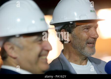 Malaga, Spagna. 19 Luglio, 2018. Antonio Banderas con Caixabank nel suo Soho progetto teatro in Málaga Málaga, Spagna Credito: CORDON PREMERE/Alamy Live News Foto Stock