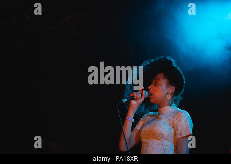 Lamer Tree Festival , REGNO UNITO, data 19th, luglio 2018, Flamingods giocando sulla fase di arco il giovedì sera, Credito: Guy Peterson. Foto Stock