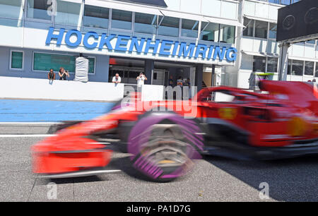 Il 20 luglio 2018, Germania, Hockenheim, Motor Sports, il Campionato del Mondo di Formula 1, il Gran Premio di Germania: driver finlandese Kimi Raikkonen dal team della Scuderia Ferrari durante la seconda formazione. Foto: Uli Deck/dpa Foto Stock