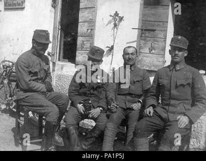 653 Prima Guerra Mondiale, tableau, uniforme, uomini, barrack, fotocamera, divertente, cortile, medaglia, motociclo Fortepan 12628 Foto Stock