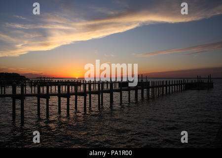 Tramonto sulla baia di Barnegat, Long Beach Island (LBI), New Jersey Foto Stock