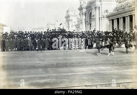 5 "rivedendo Stand - Roosevelt giorno, nov. 26." (vista in lontananza la revisione di stand a Roosevelt giorno al 1904 Fiera Mondiale) Foto Stock