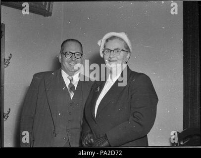 259 34536 SLNSW Signor DG McDougall Lord Mayor con la signora McDougall argento anniversario Foto Stock
