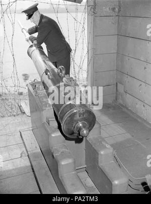 159 il caricamento delle ore 9 pistola Vancouver 1943 Foto Stock