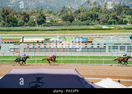 Los Angeles, APR 8: le corse di cavalli in Santa Anita Park il Apr 8, 2018 a Los Angeles in California Foto Stock