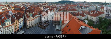 Praga, Repubblica Ceca - 29 Maggio 2012: Staré Mesto (Città Vecchia) sera vista dall'alto. Foto Stock