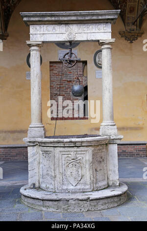 Siena - il cortile di Palazzo Chigi-Saracini Foto Stock